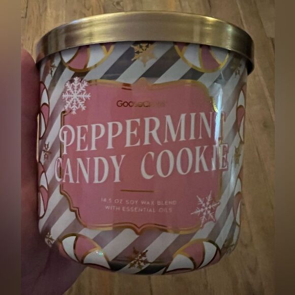 Goose Creek 3 Wick Candle Peppermint Candy Cookie - Picture 1 of 6